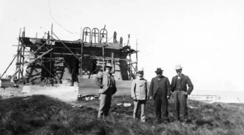 Un día como hoy, pero de 1870, egresó Luis Huergo, considerado el primer ingeniero civil del país. En honor a él es que cada 6 de junio se festeja el Día de la Ingeniería Argentina. Para graduarse presentó una tesis sobre las vías de comunicación.