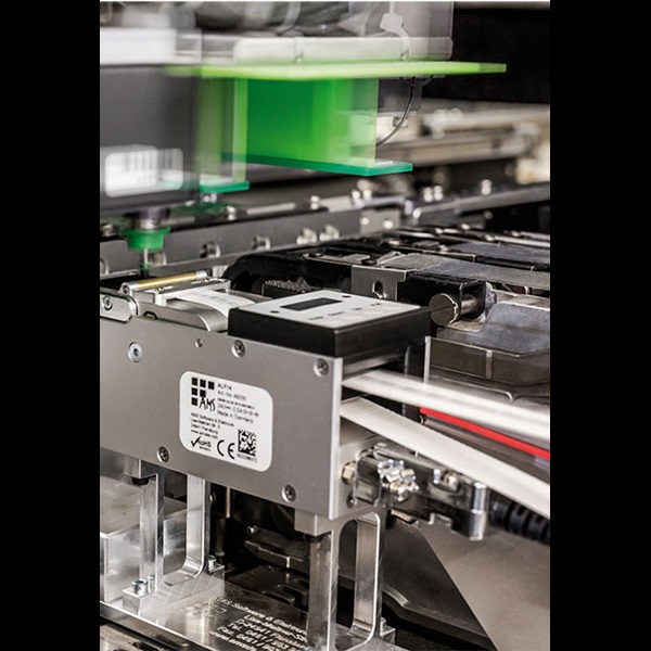 &iquest;Necesita identificar las placas de circuitos m&aacute;s r&aacute;pidamente? Use la alimentadora automatizada de etiquetas ALF.